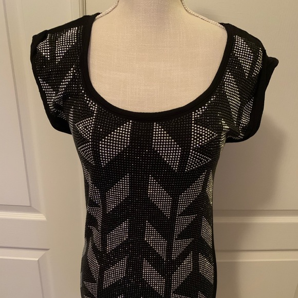 GUESS Top - Picture 3 of 11